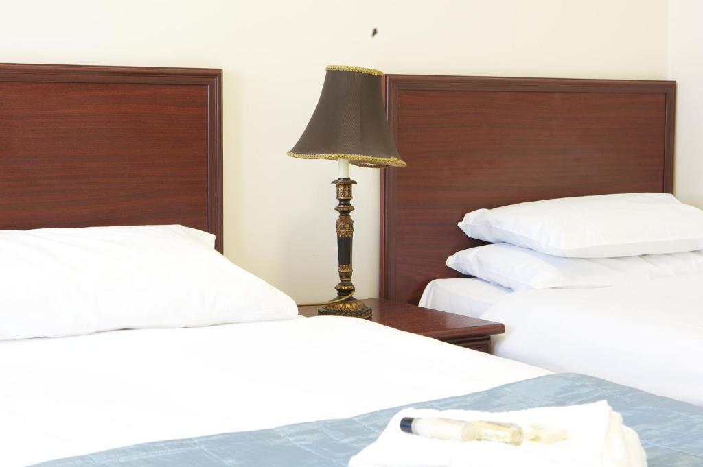 Hotel The George & Horn Near Newbury Kingsclere Habitación foto